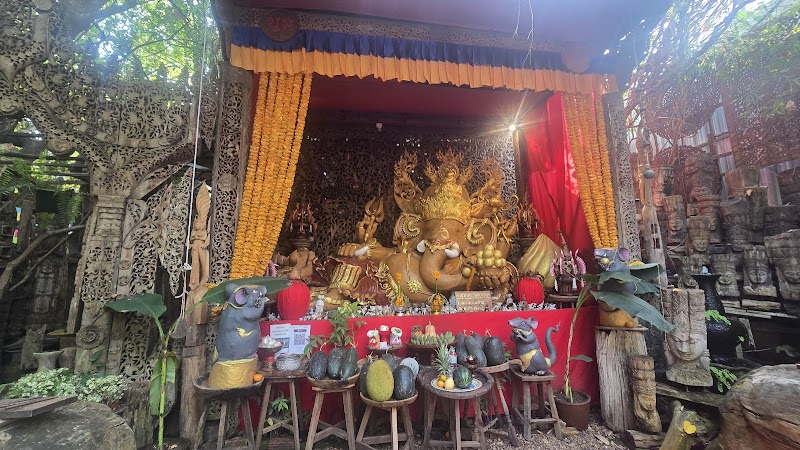 Baan Tawai Craft Village