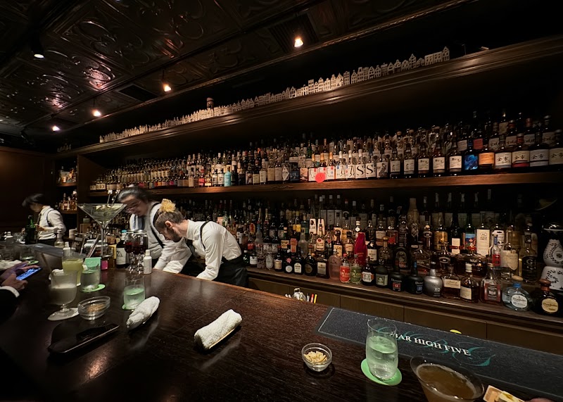 Bar High Five