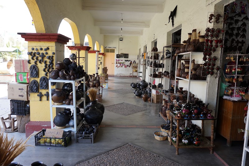 Barro Negro (Black Pottery)