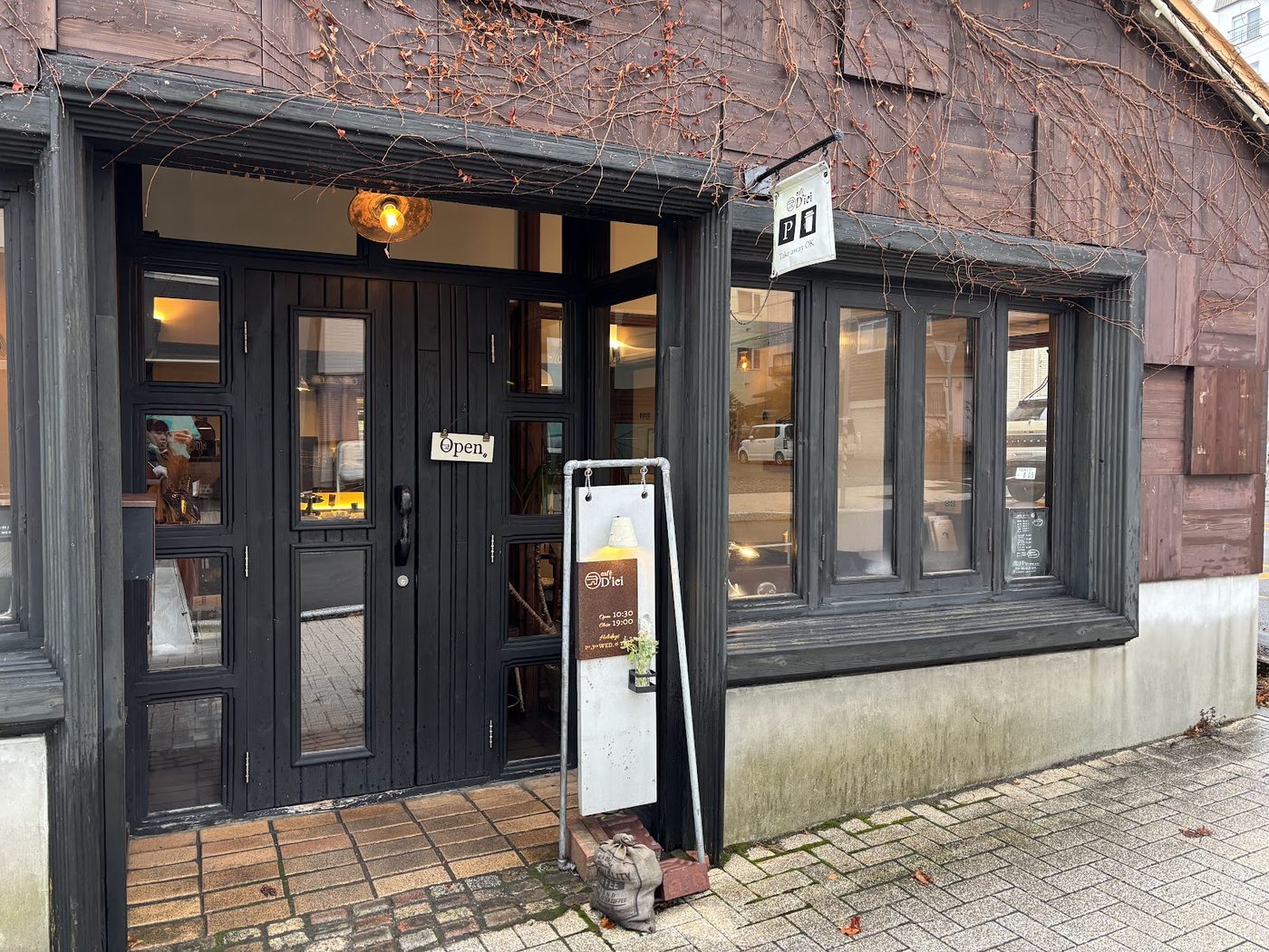 Cafe D'Ici