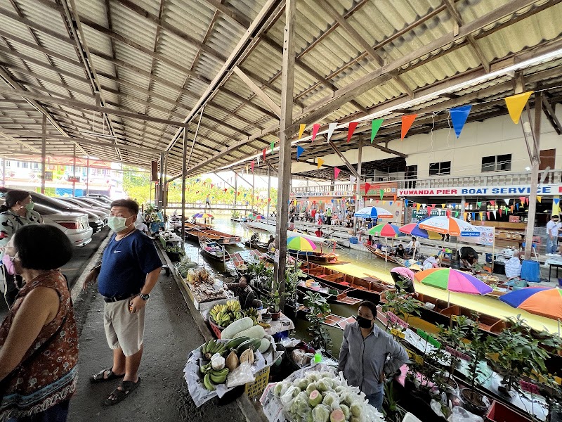 Damnoen Saduak Floating Market