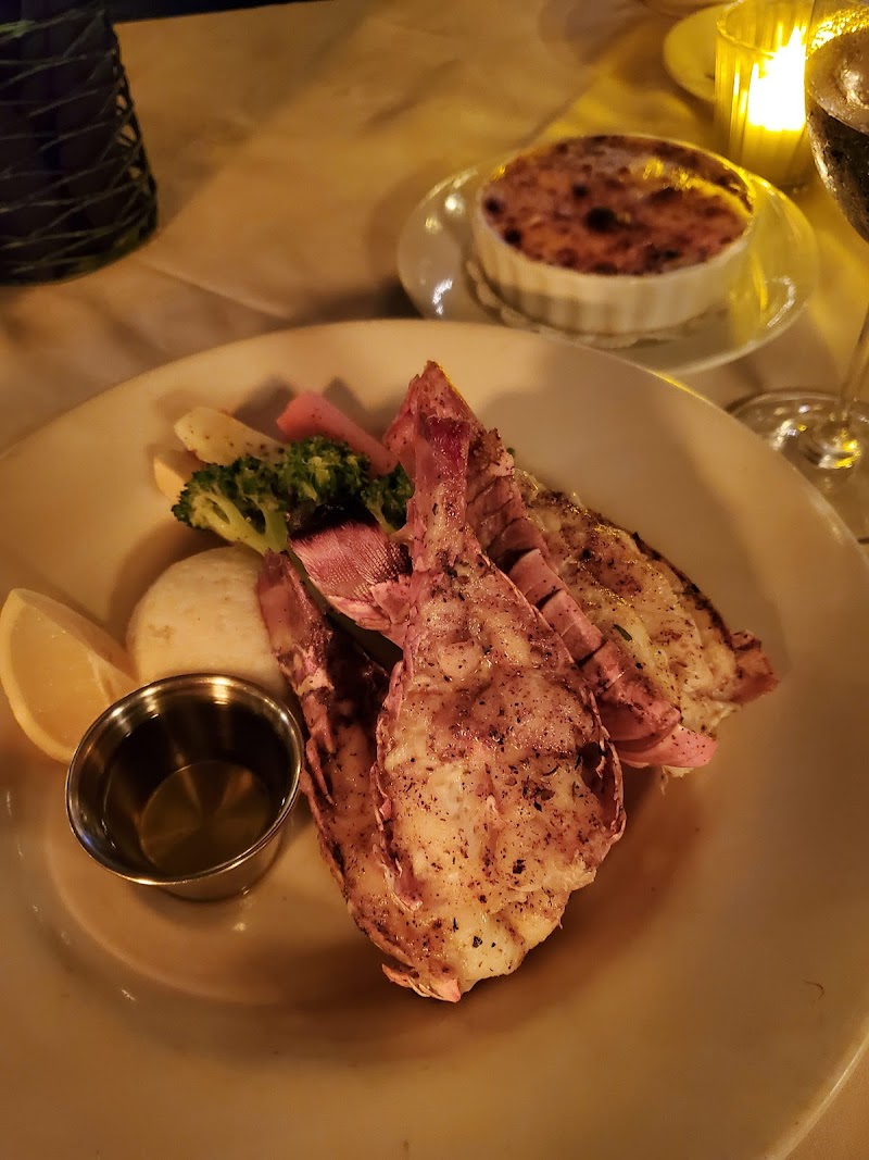 Deckers Bar & Grill
