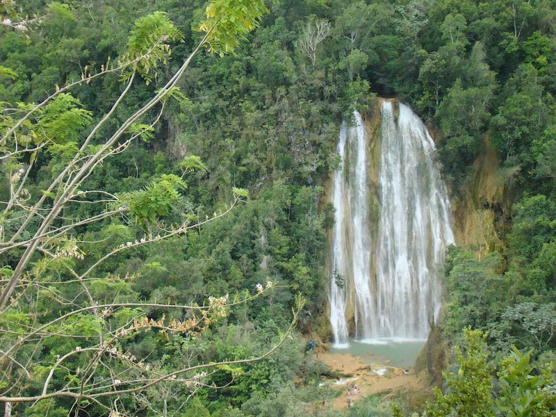 El Limón Waterfall