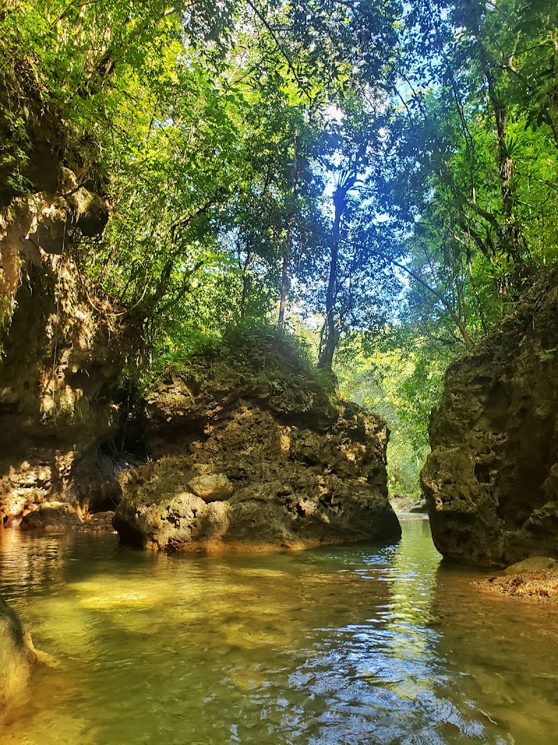 El Limón Waterfall