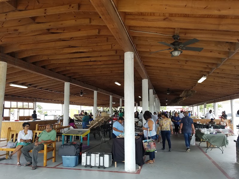 Farmers & Artisans Market
