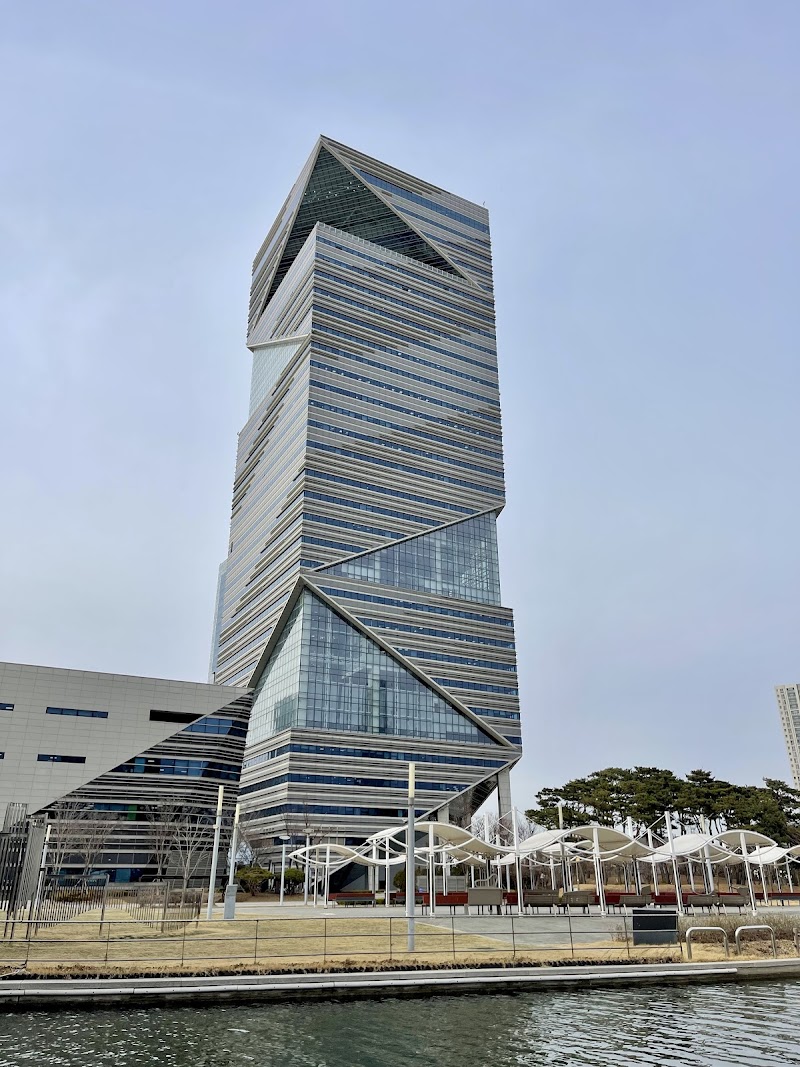G-Tower