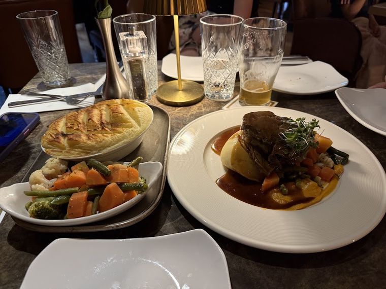 Hannigans Bar, Restaurant & Terrace