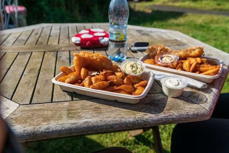 Mia's Country Van - Local Fish & Chips
