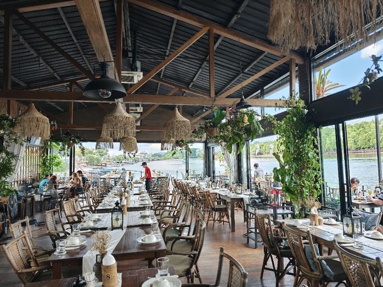 The River Restaurant & Bar