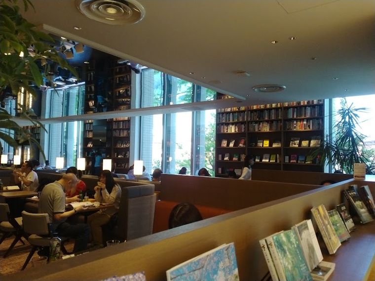 TSUTAYA BOOKSTORE MARUNOUCHI