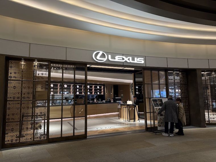 LEXUS MEETS...