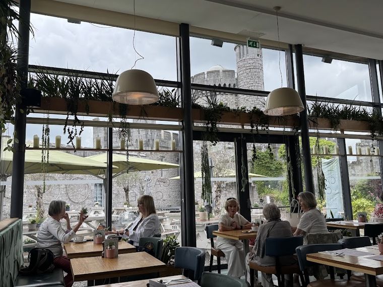The Castle Blackrock - Neighbourhood Restaurant