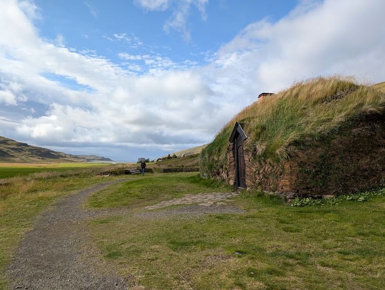 Eiríksstaðir - Viking Longhouse