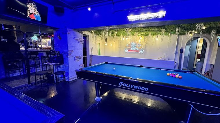 PUB Q Billiard Darts Bar