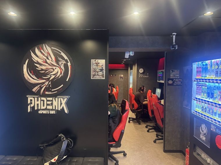 eSPORTS CAFE PHOENIX 池袋店