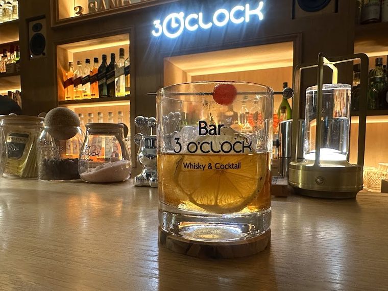 Bar 3o’clock