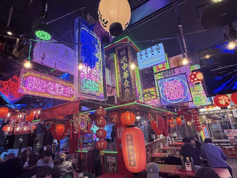 Shinjuku Kabuki Hall / Kabuki Yokocho