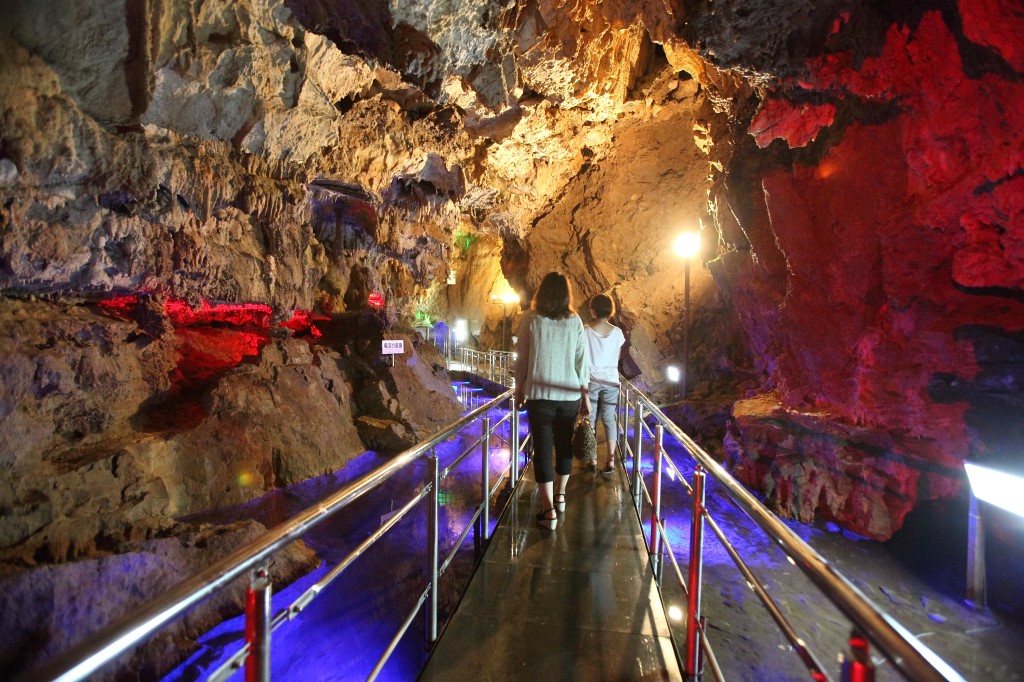 Hida Great Limestone Cave