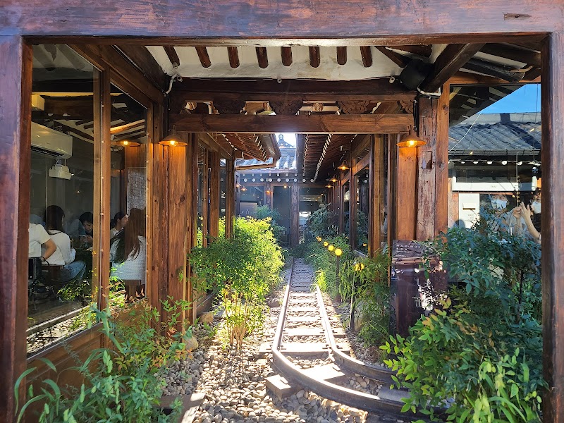 Ikseon-dong Hanok Village