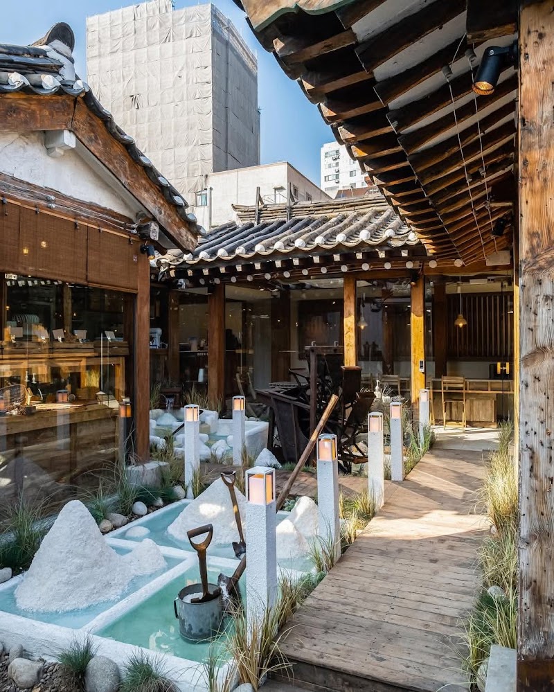Ikseon-dong Hanok Village
