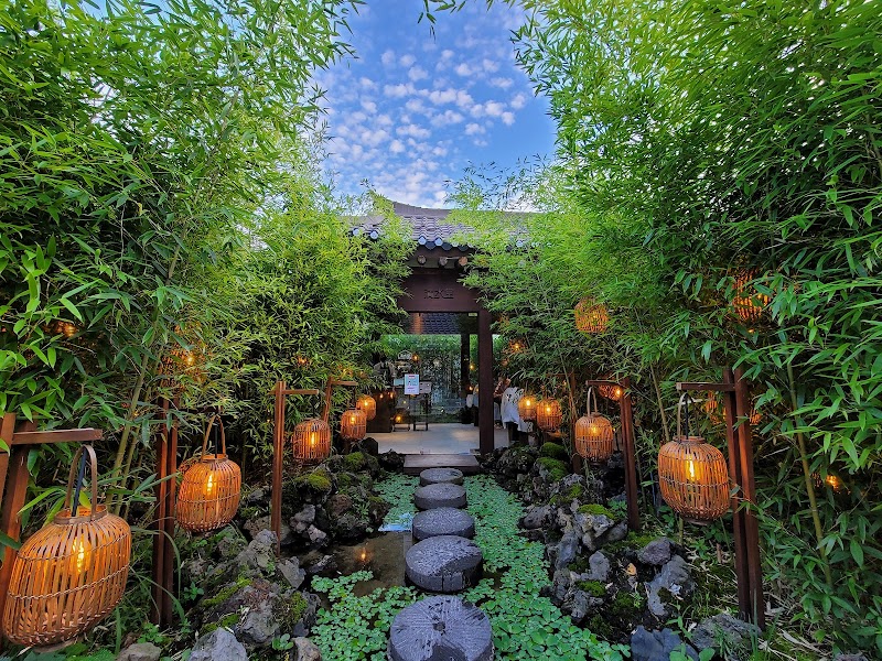 Ikseon-dong Hanok Village