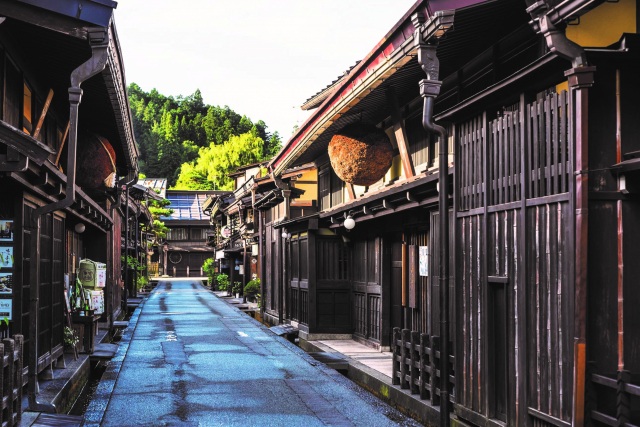 Kanazawa via Shirakawago Route