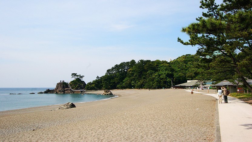 Katsuragahama Beach