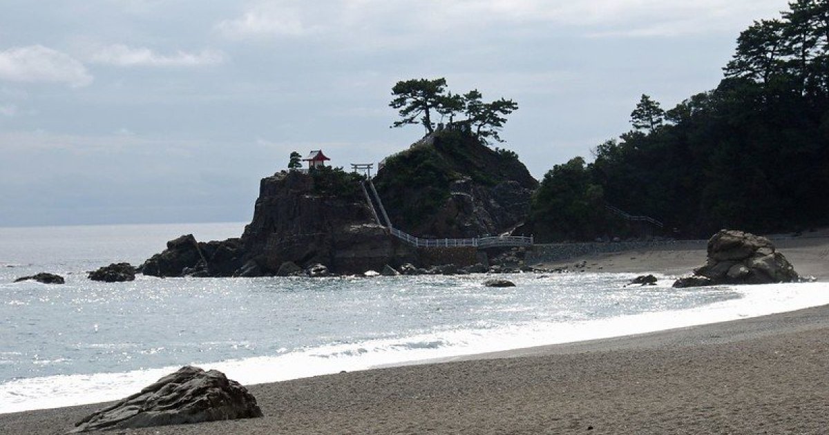 Katsuragahama Beach
