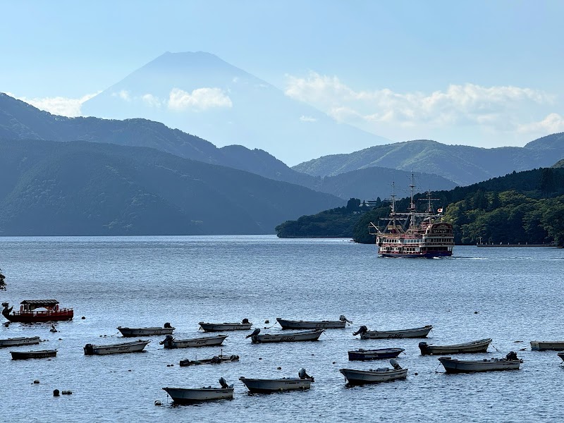 Lake Ashi Sunset Viewpoint