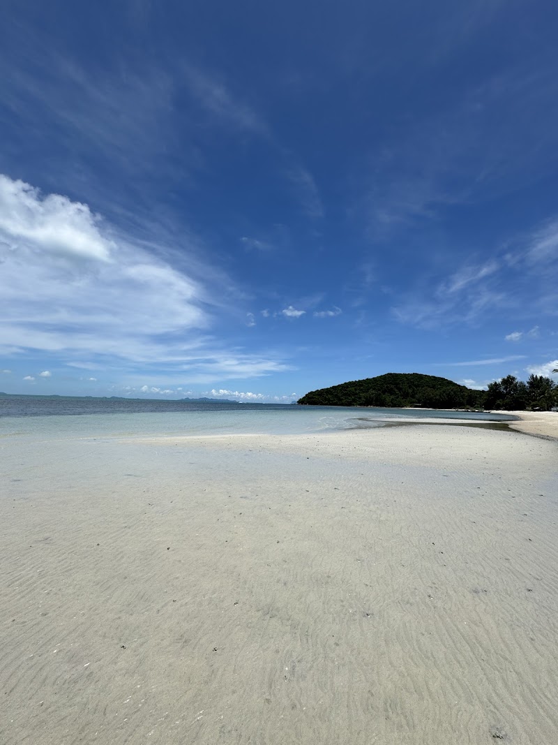 Lipa Noi Beach
