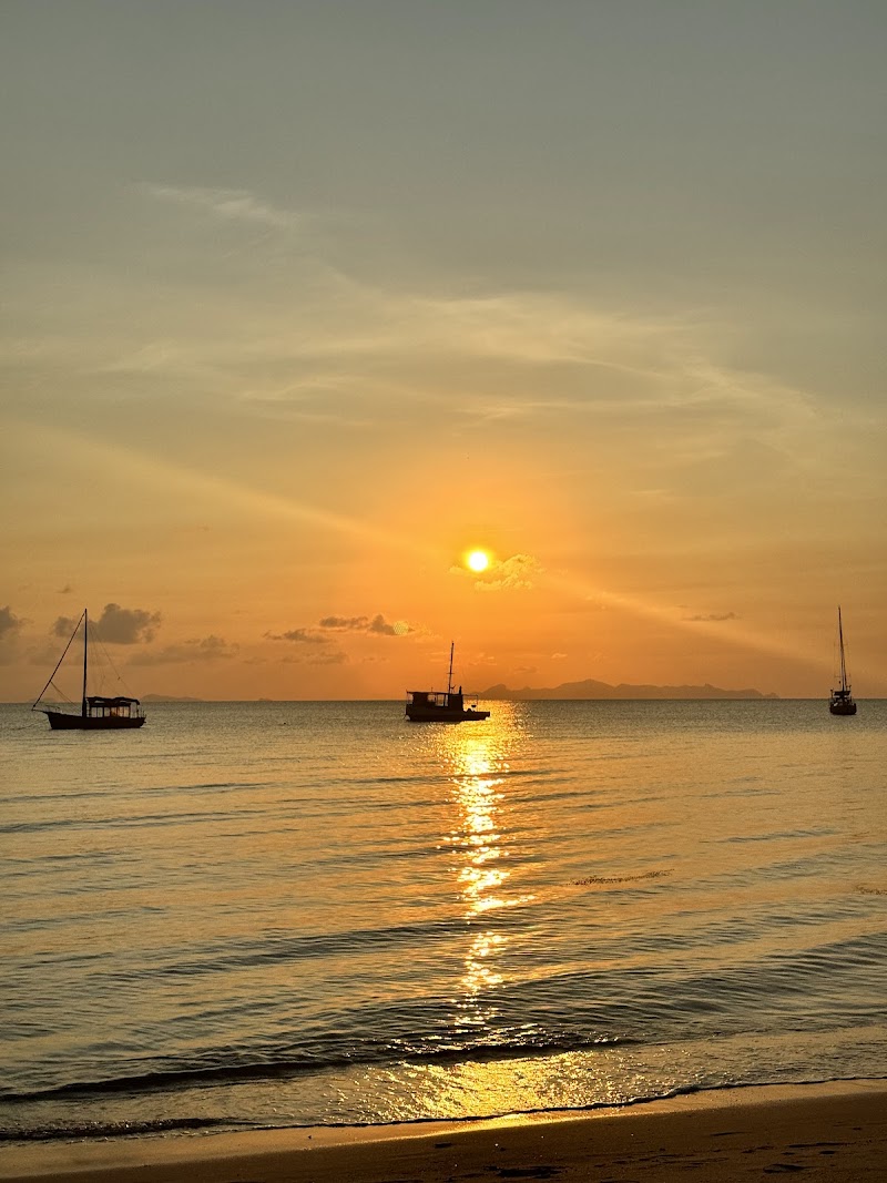 Lipa Noi Beach