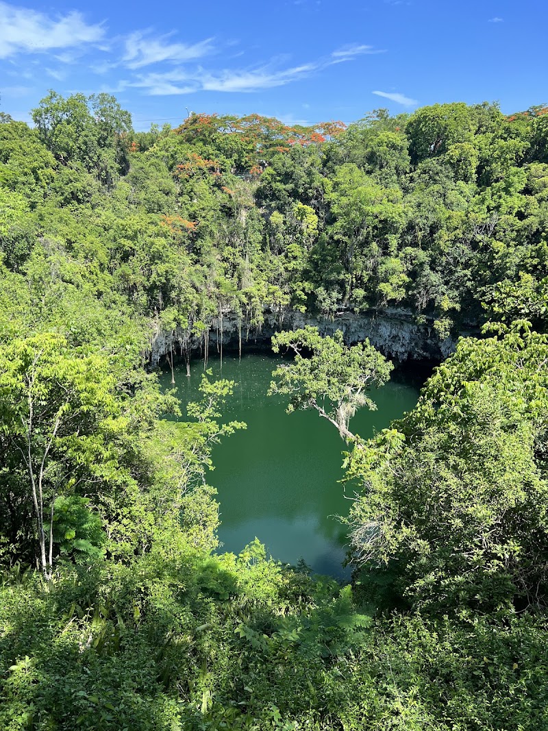 Los Tres Ojos