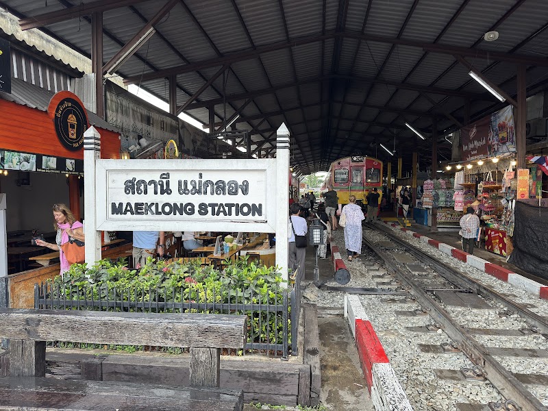 Maeklong Railway Market
