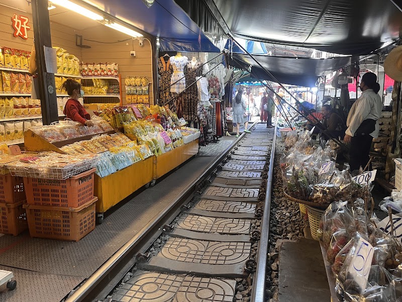 Maeklong Railway Market