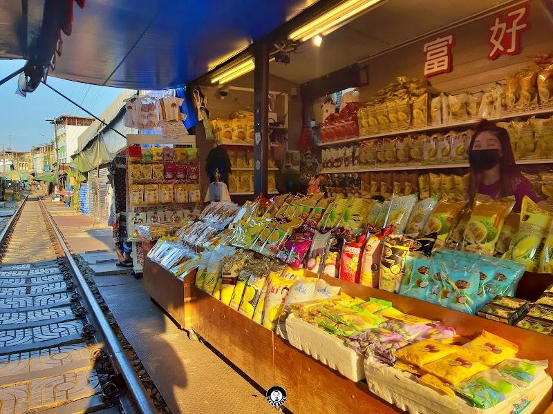 Maeklong Railway Market
