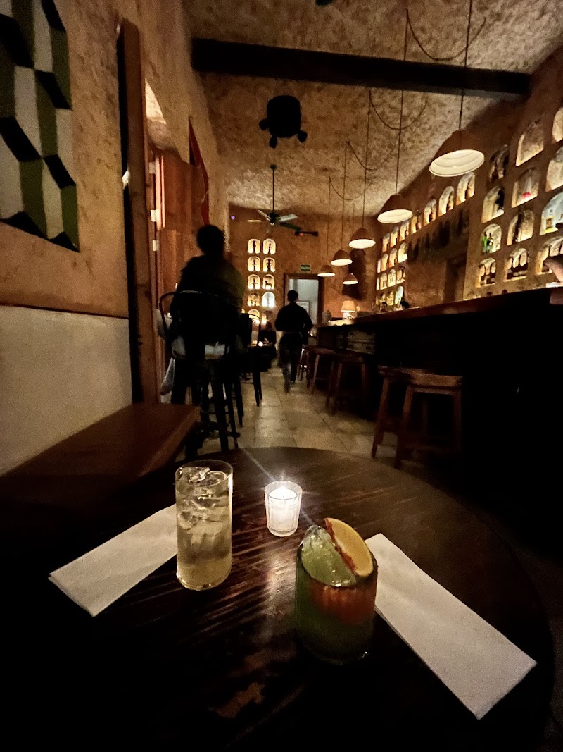 Mezcalería Los Amantes