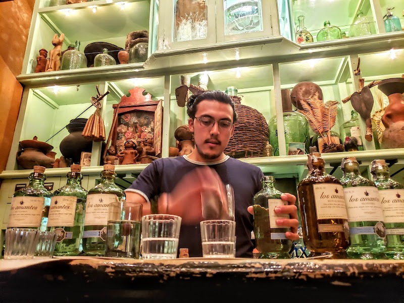 Mezcalería Los Amantes