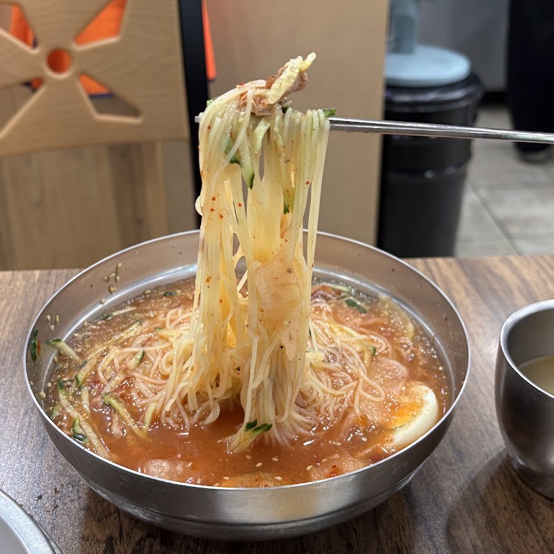 Milmyeon (Cold Wheat Noodles)