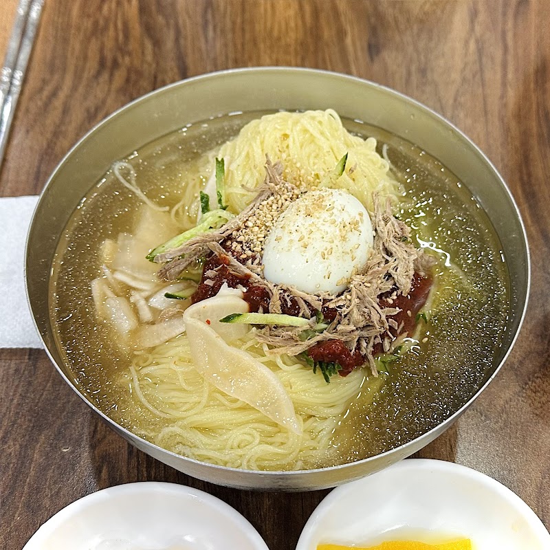 Milmyeon (Cold Wheat Noodles)