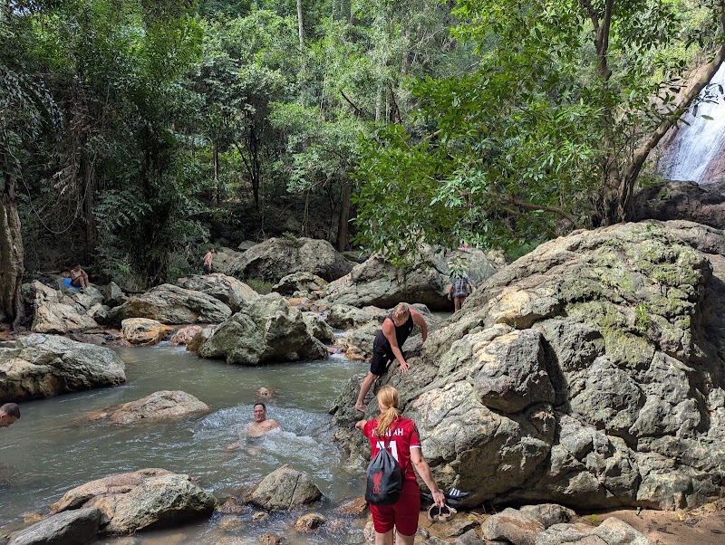 Na Muang Waterfall