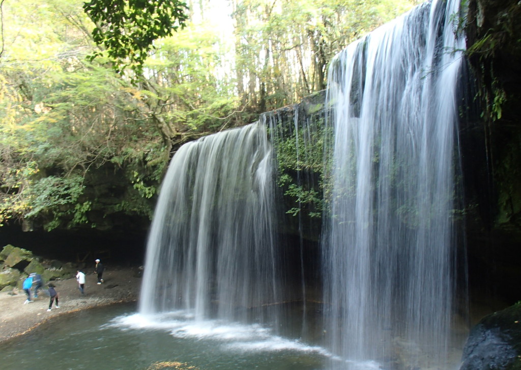 Nabegataki Falls