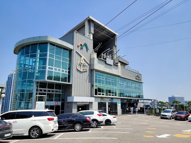 Namsan Tower & Cable Car