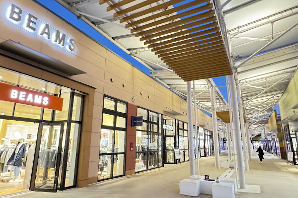 Okinawa Outlet Mall Ashibinaa