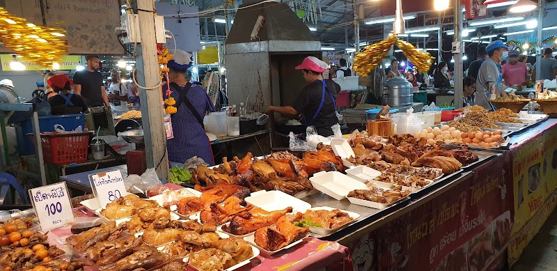 Phuket Weekend Market (Naka)
