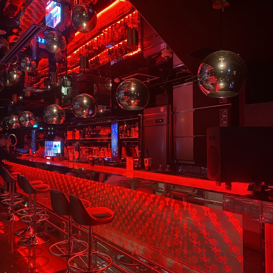 Roppongi Crossing Bar Scene
