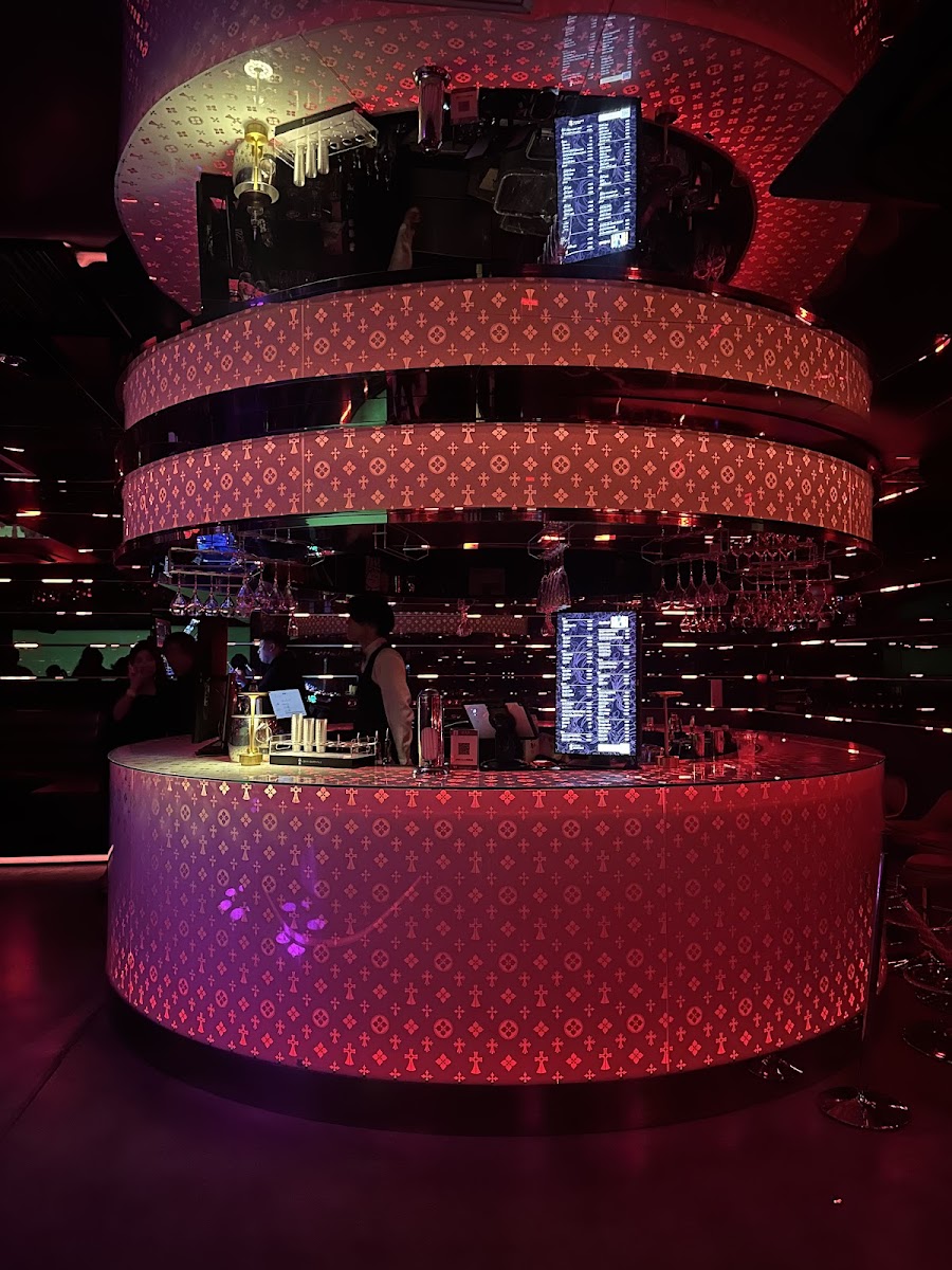 Roppongi Crossing Bar Scene