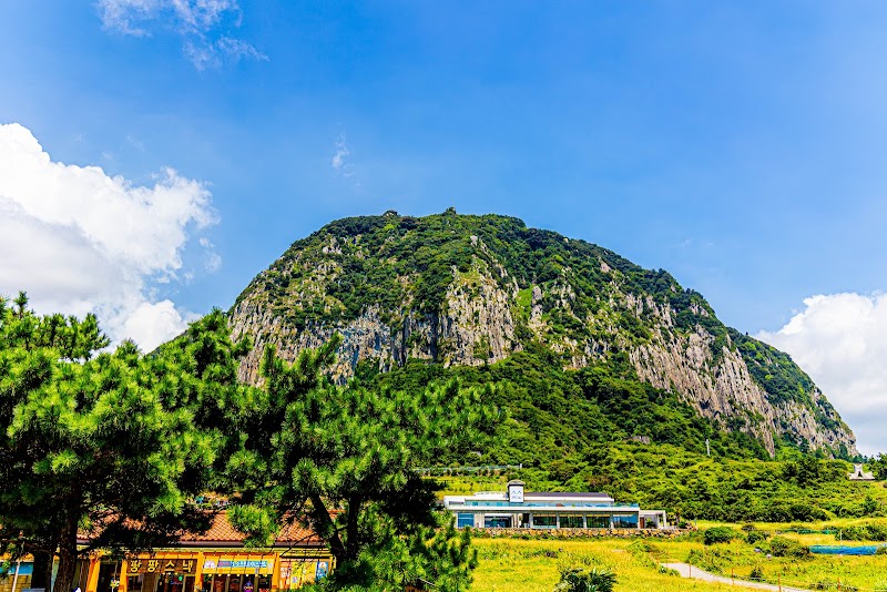Sanbangsan Mountain & Yongmeori Coast