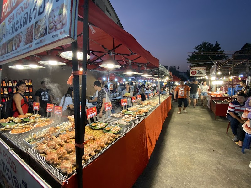 Saturday Walking Street (Wualai)