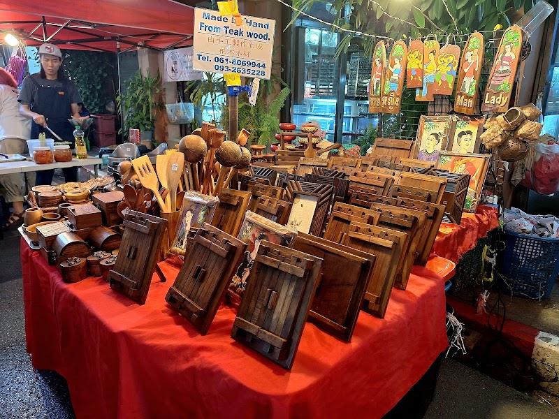 Saturday Walking Street (Wualai)