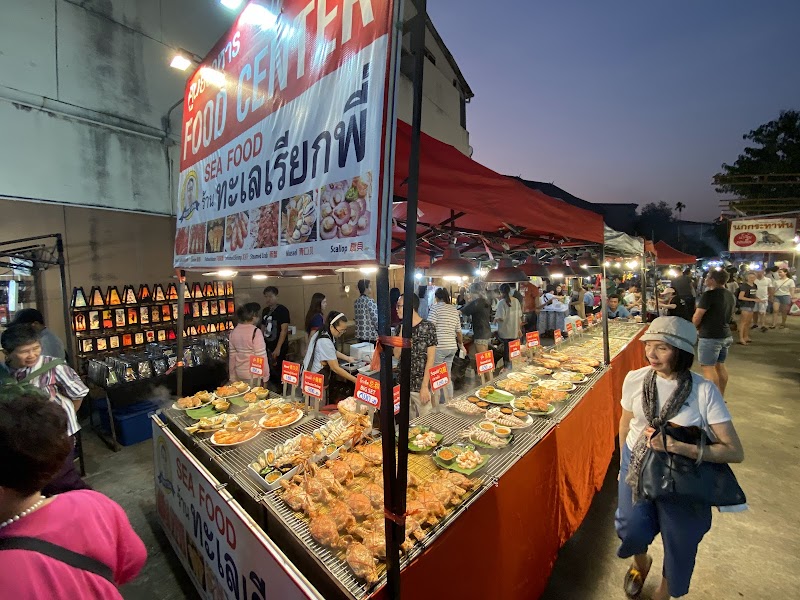 Saturday Walking Street (Wualai)